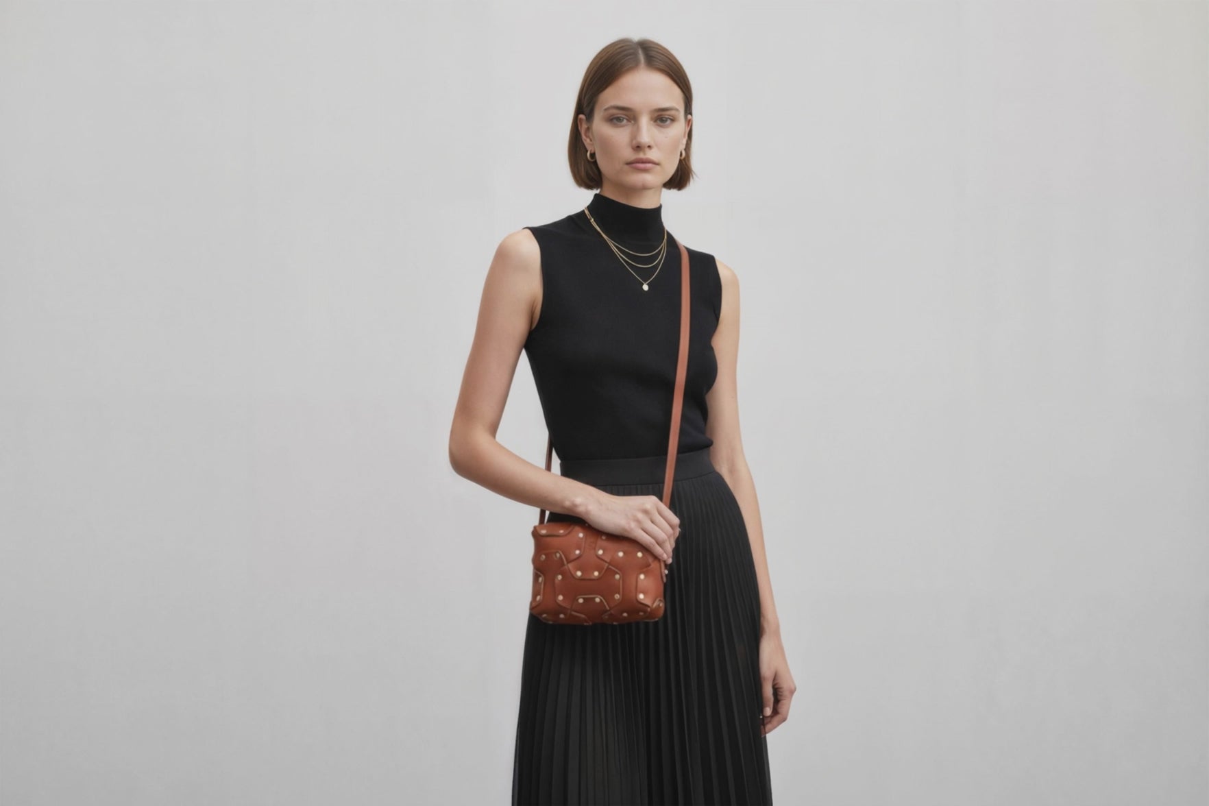 Double Rivet Bag Dark Brown Color On A Woman Model Leather Full Grain Vegetable Tanned Leather Modern Minimalist Design Premium Quality Full Brass Clutch Crossbody Shoulder Bag Atelier Madre Manuel Dreesmann Barcelona Spain