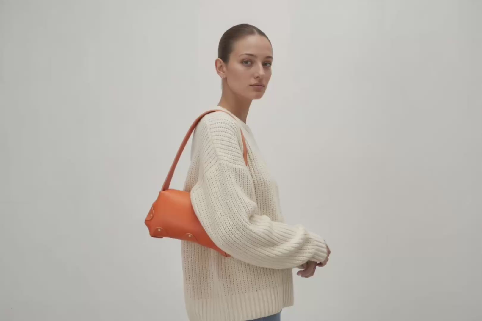 Fiona Bag Orange Color Leather On Model Bright Background Vegetable Tanned Leather Video Loop Walking Modern Minimalist Design Premium Quality Atelier Madre Manuel Dreesmann Barcelona Spain