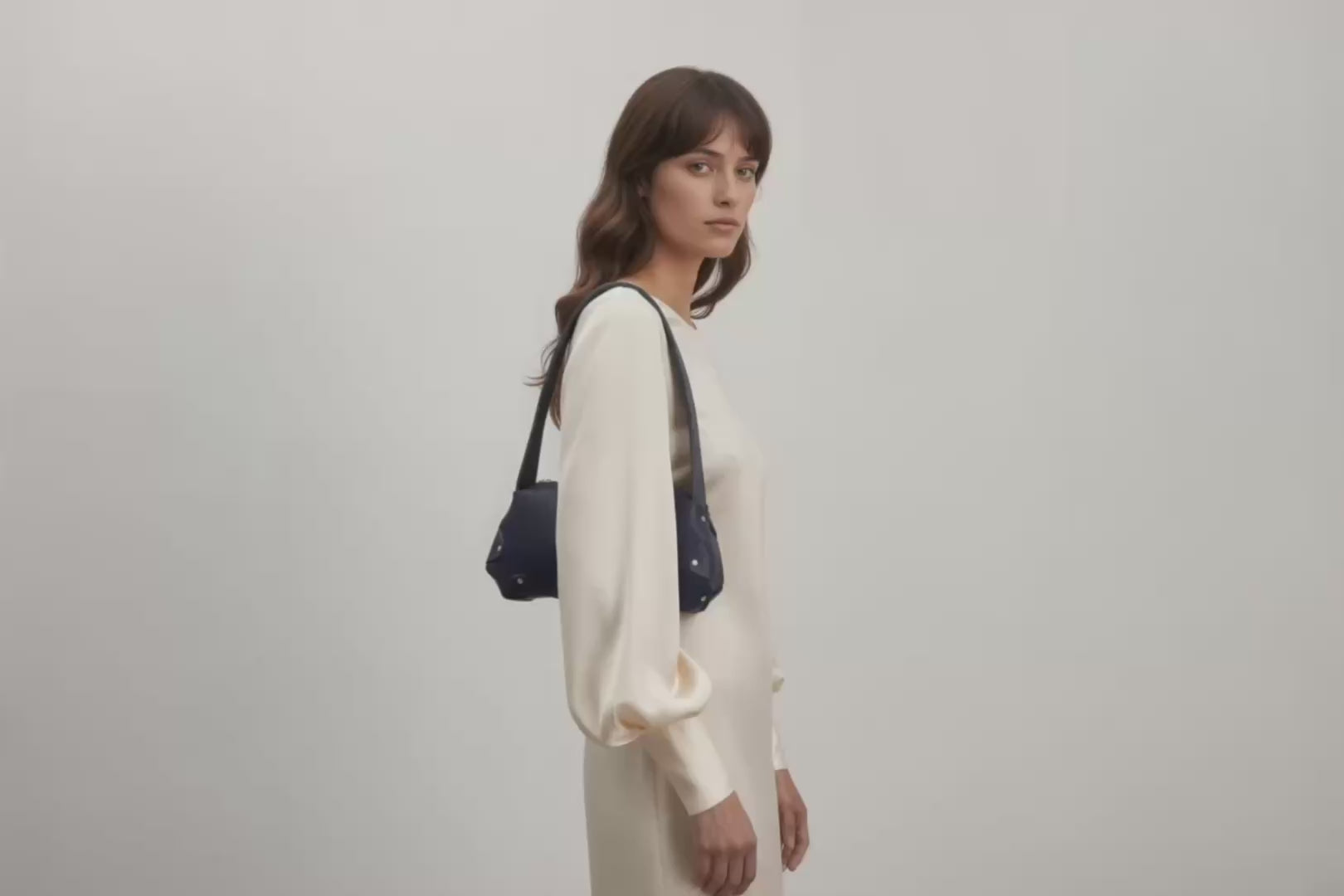 Fiona Bag Marine Blue Color Leather On Model Bright Background Vegetable Tanned Leather Video Loop Walking Modern Minimalist Design Premium Quality Atelier Madre Manuel Dreesmann Barcelona Spain