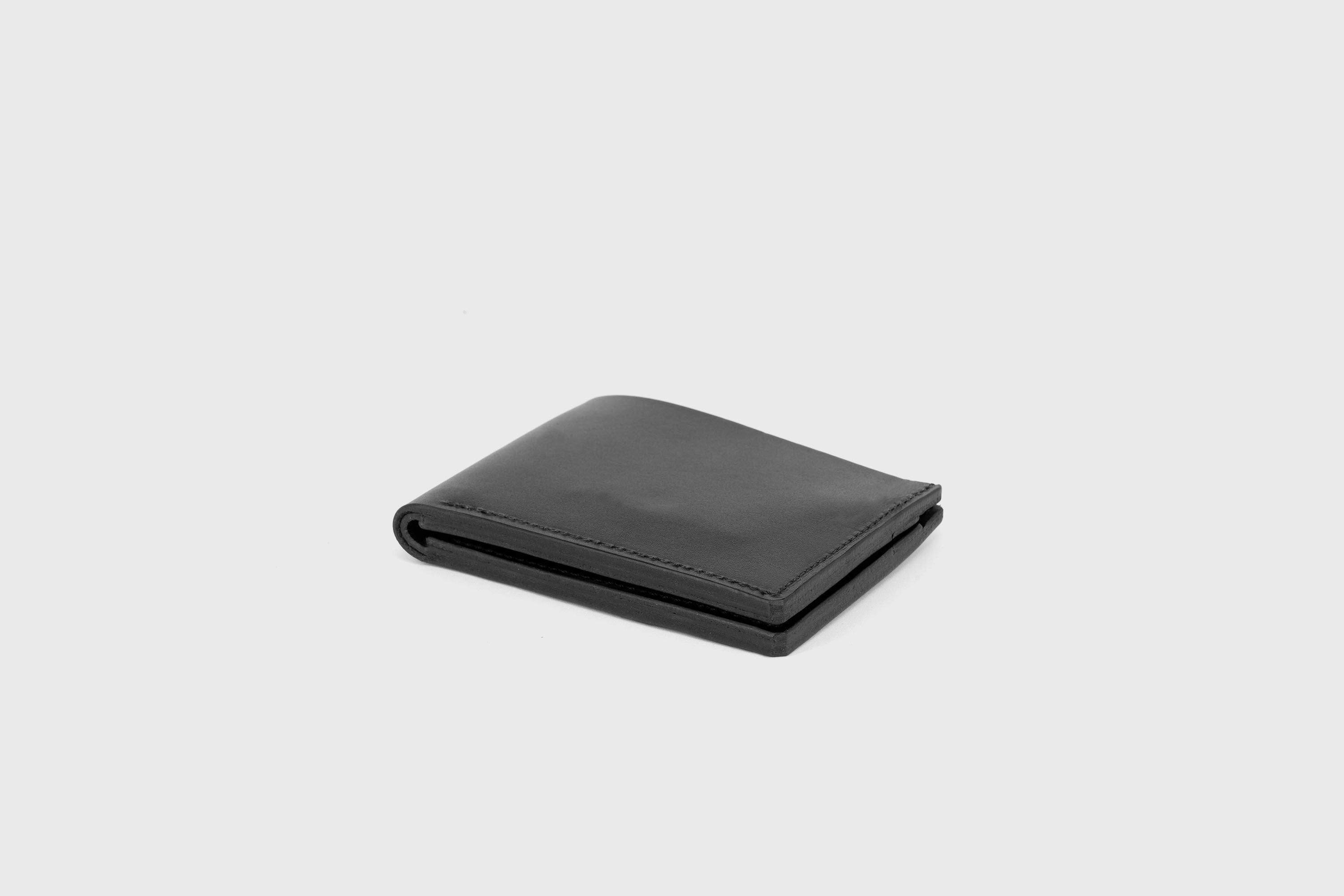 Bifold Wallet Black Leather Vegetable Tanned Leather Premium Classic Design and Handcrafted By Atelier Madre Manuel Dreeesmann Barcelona Spain