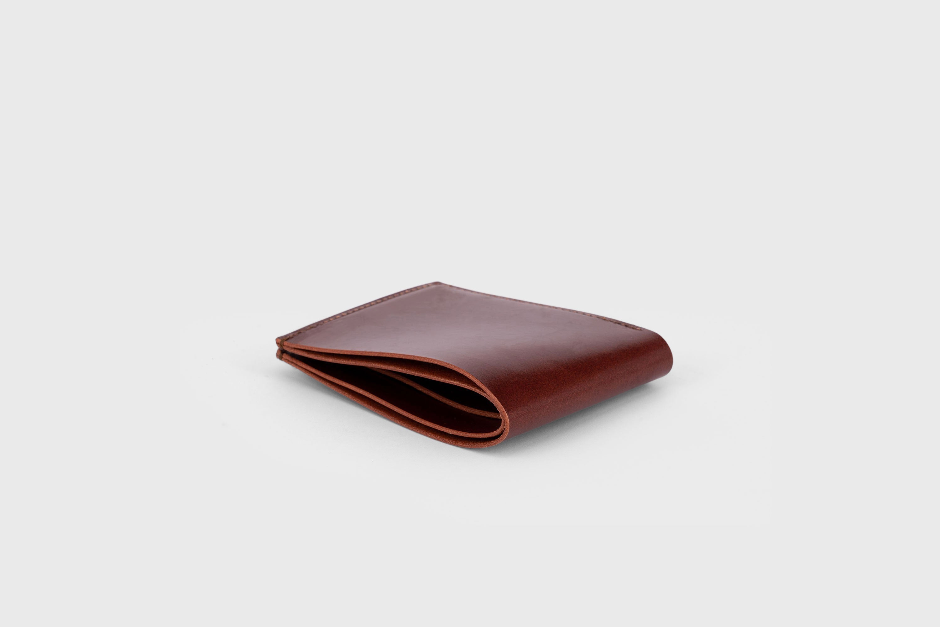 Bifold Wallet Dark Brown Leather Vegetable Tanned Leather Premium Classic Design and Handcrafted By Atelier Madre Manuel Dreeesmann Barcelona Spain