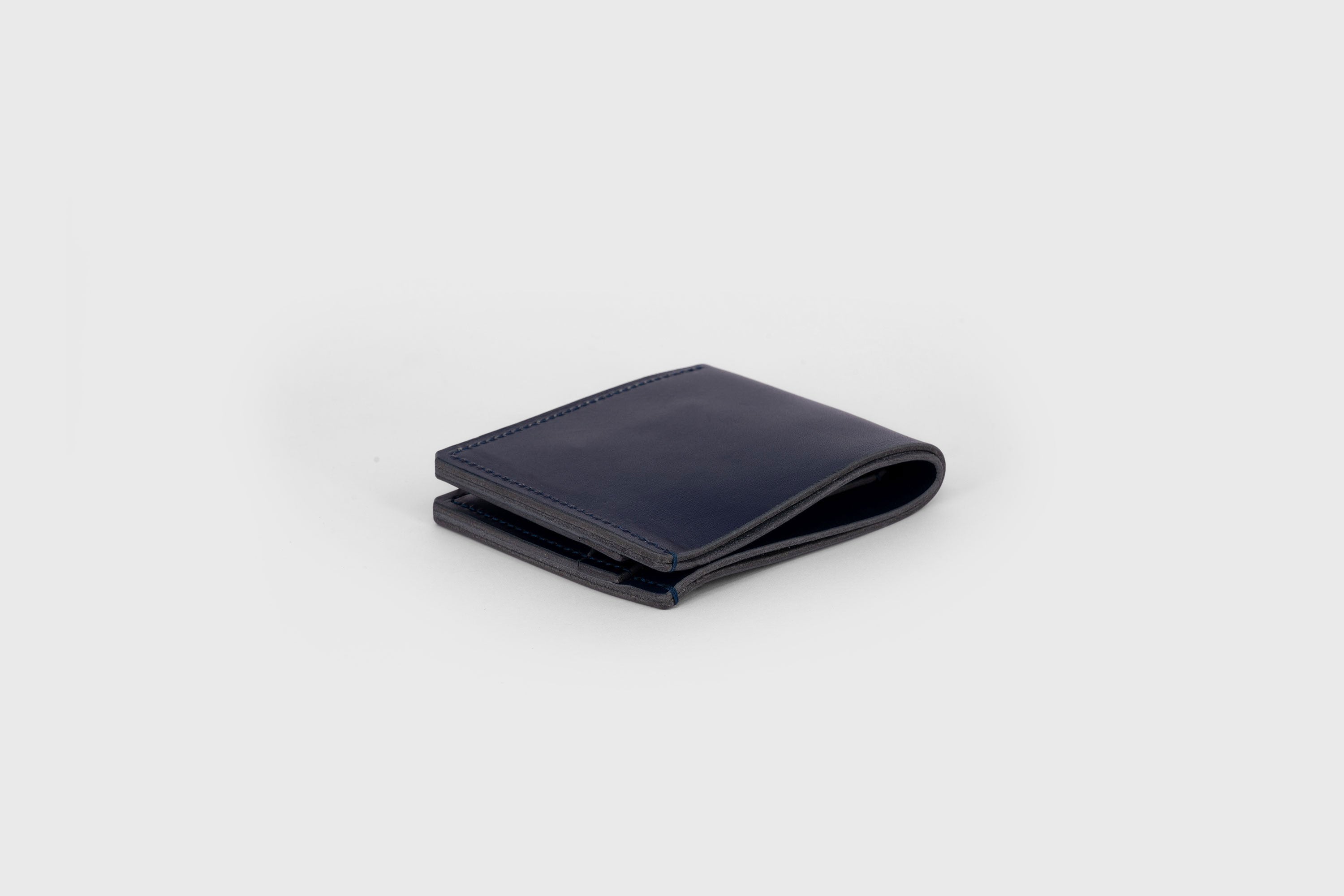Bifold Wallet Dark Marine Blue Leather Vegetable Tanned Leather Premium Classic Design and Handcrafted By Atelier Madre Manuel Dreeesmann Barcelona Spain