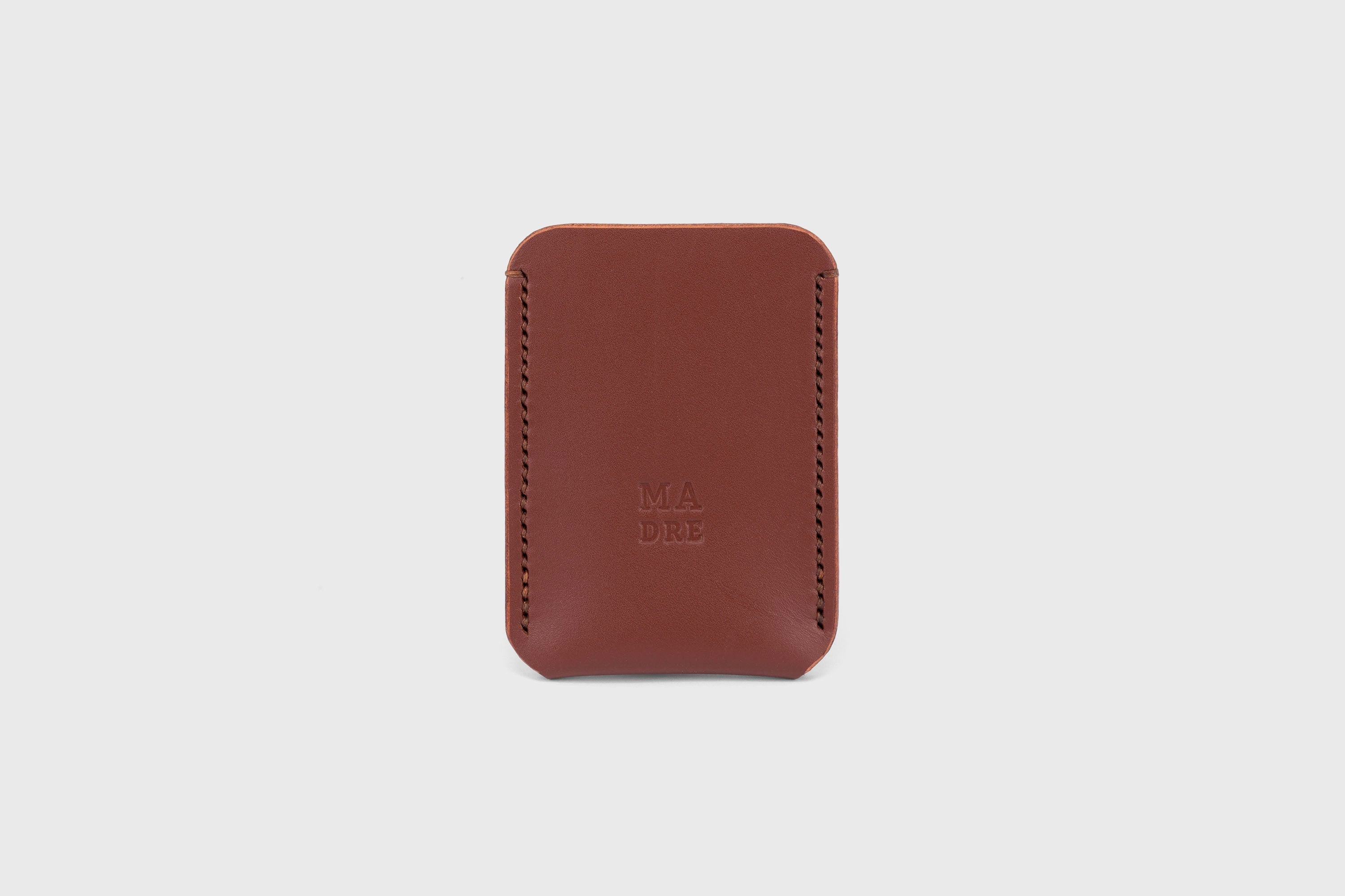 Cardholder single wallet dark brown leather vachetta full grain vegetable tanned minimal design handmade by Atelier Madre Manuel Dreesmann Barcelona Spain