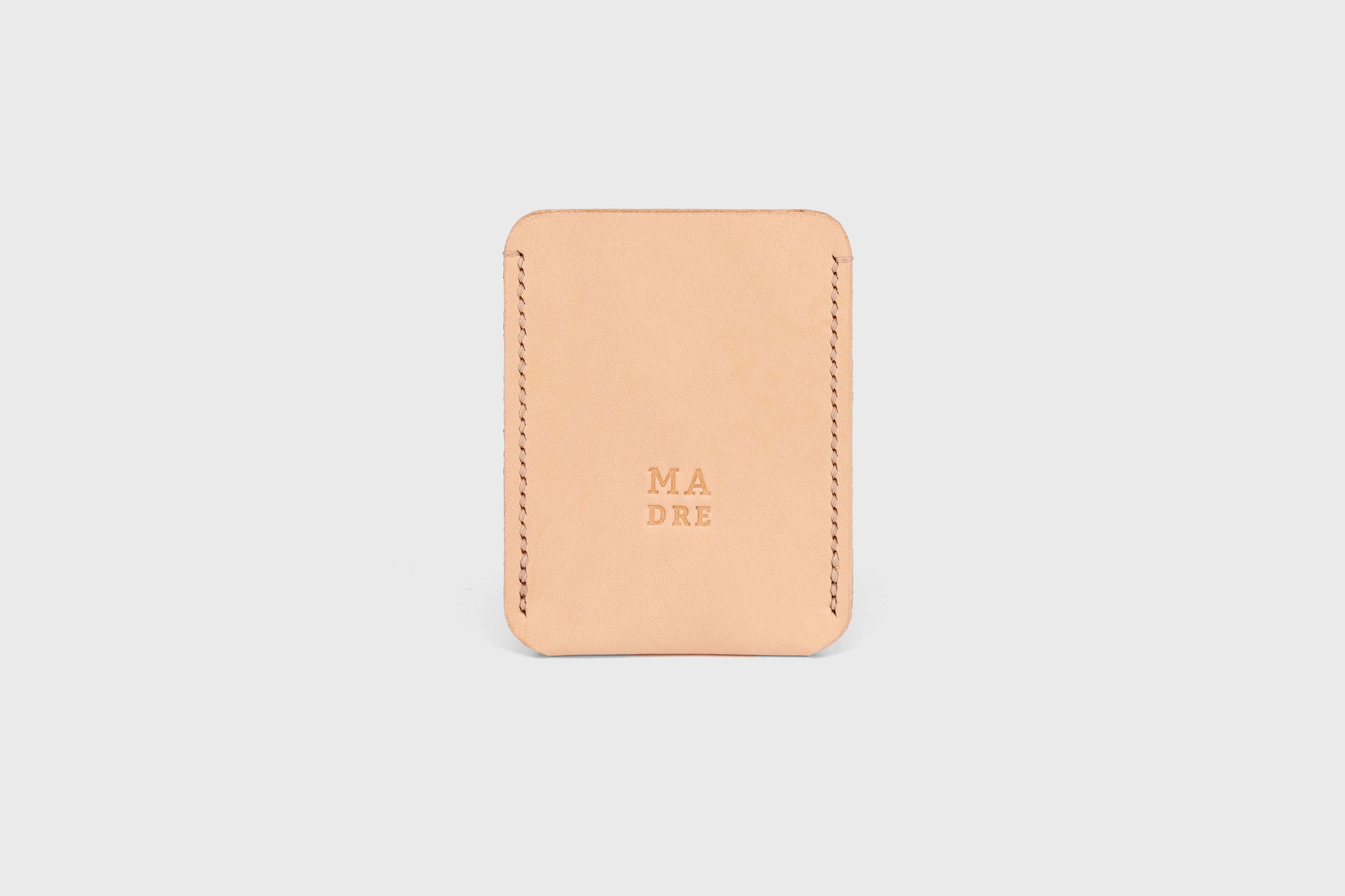 Cardholder single wallet natural leather vachetta full grain vegetable tanned minimal design handmade by Atelier Madre Manuel Dreesmann Barcelona Spain