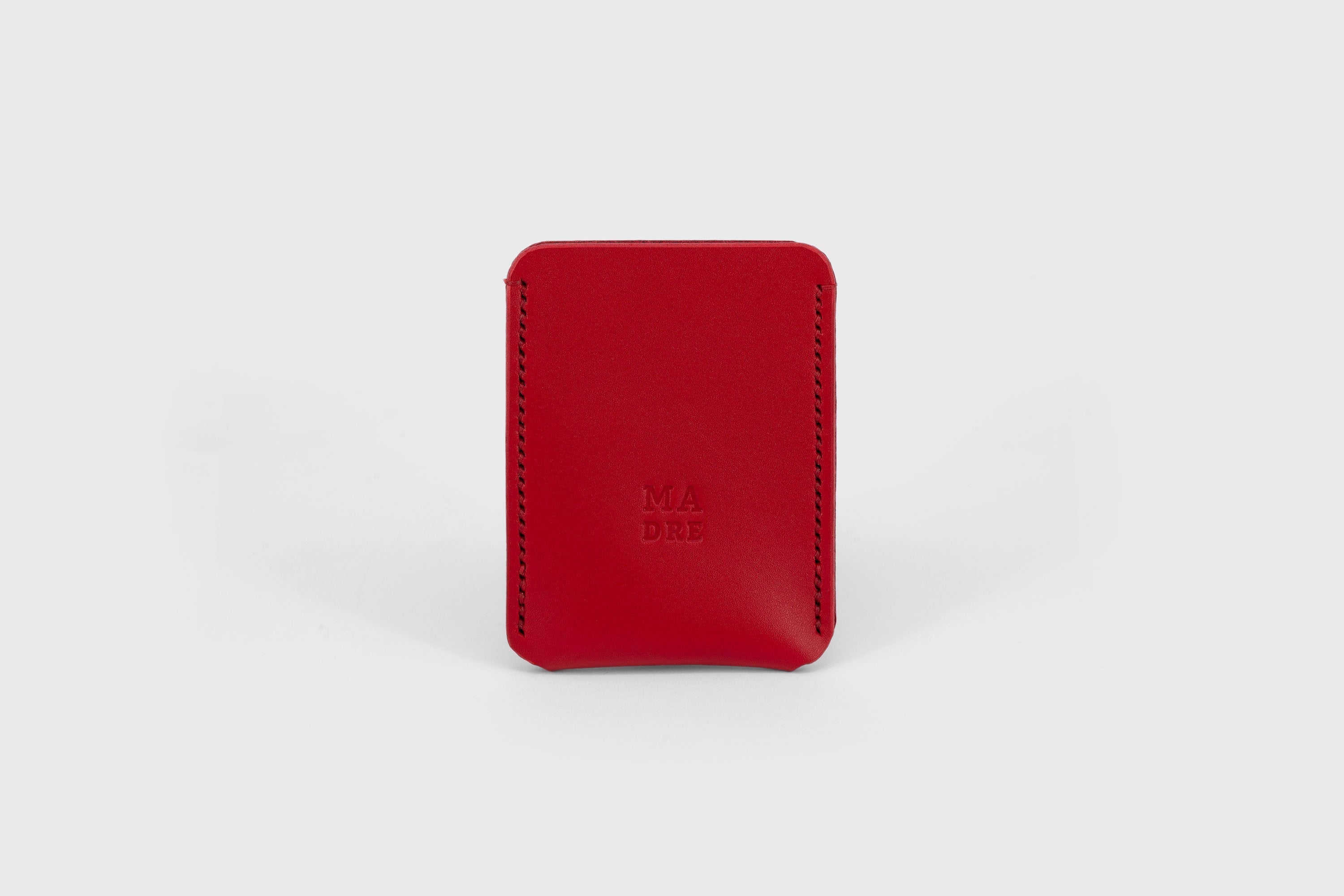 Cardholder single wallet red leather vachetta full grain vegetable tanned minimal design handmade by Atelier Madre Manuel Dreesmann Barcelona Spain