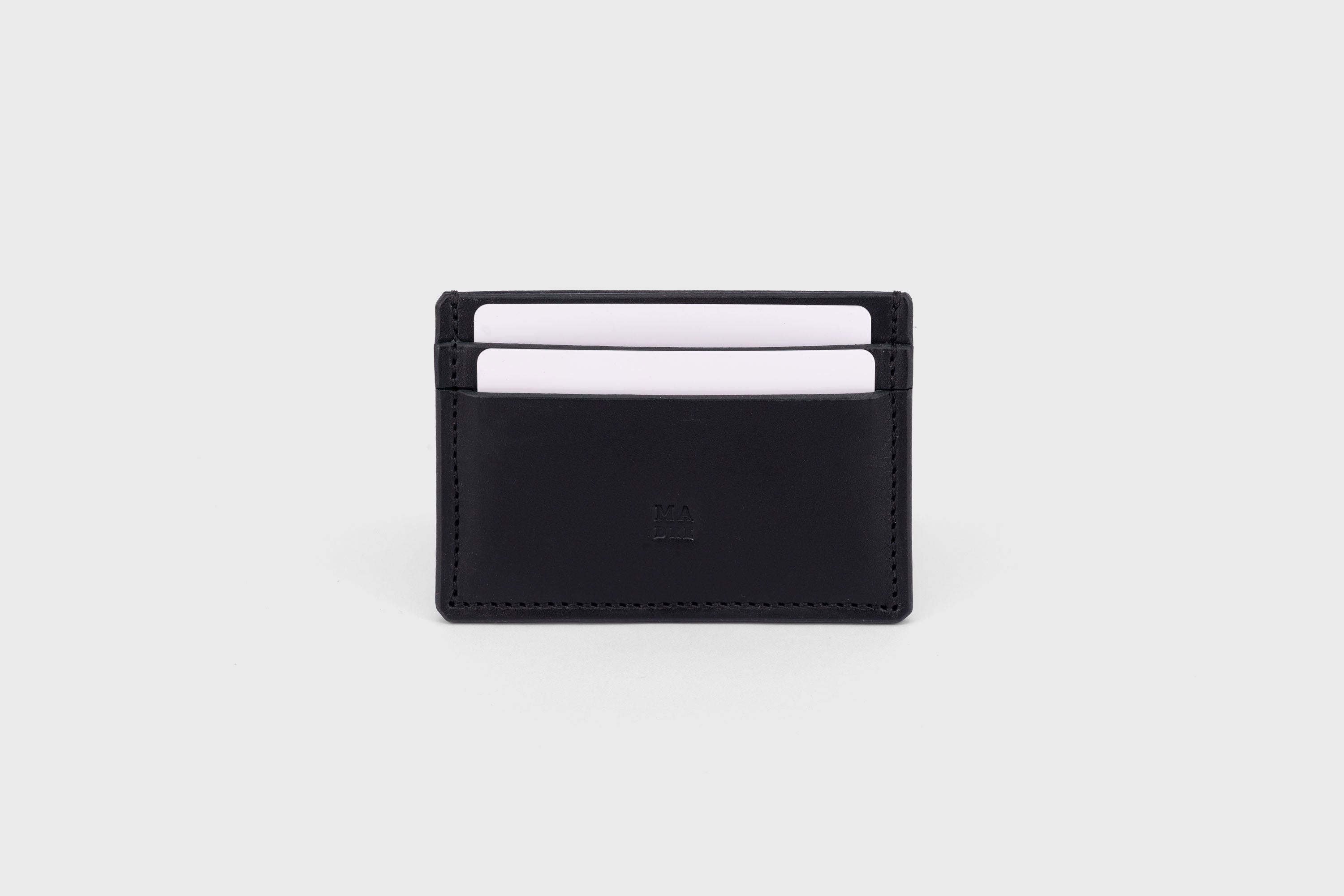 Credit Card Wallet in Black Leather Vachetta Vegetable Tanned Leather Handmade and Design by Atelier Madre Manuel Dreesmann Barcelona Spain
