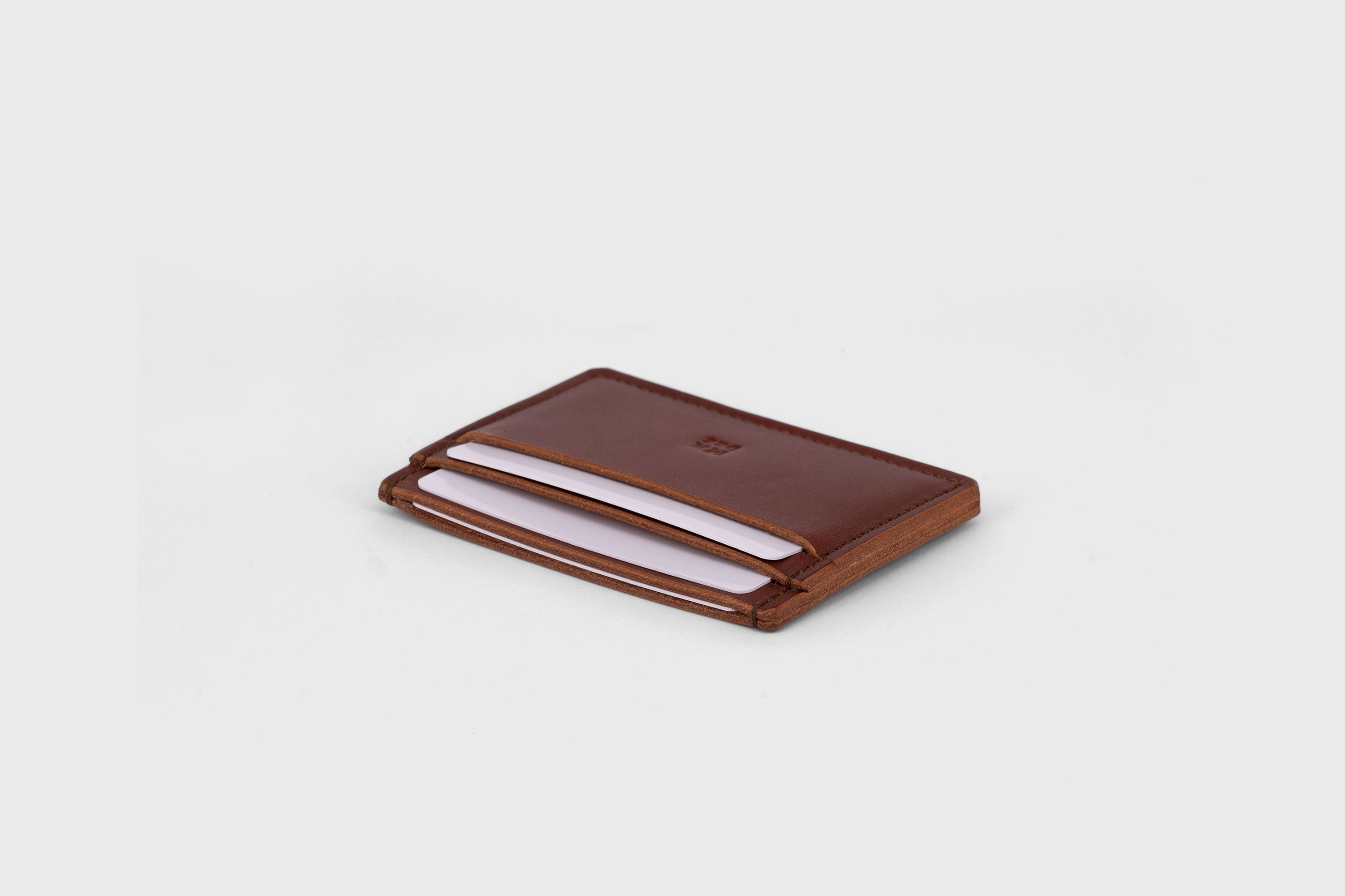 Credit Card Wallet in Dark Brown Leather Vachetta Novillo Vegetable Tanned Leather Handmade and Design by Atelier Madre Manuel Dreesmann Barcelona Spain