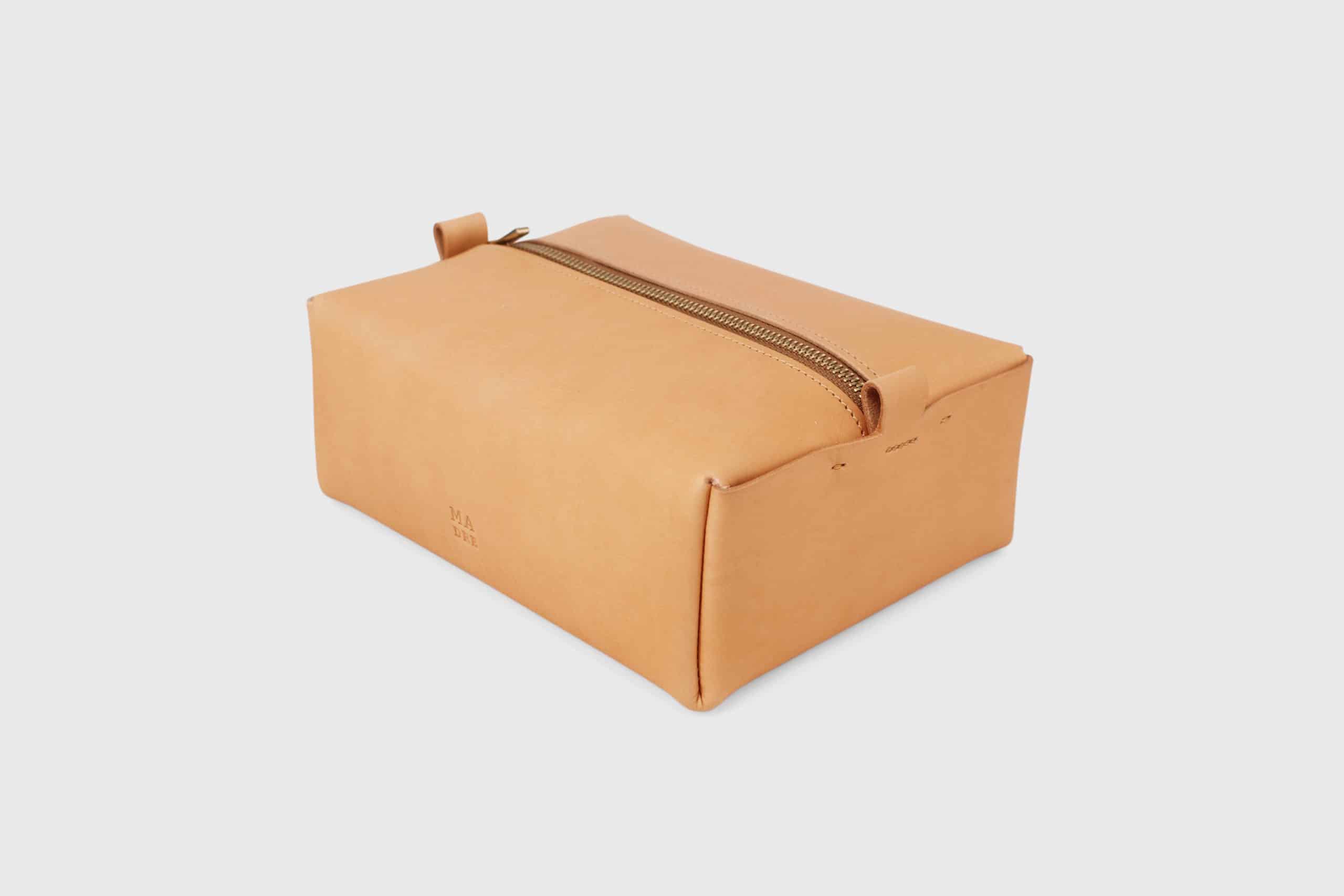 Novillo leather toiletry bag