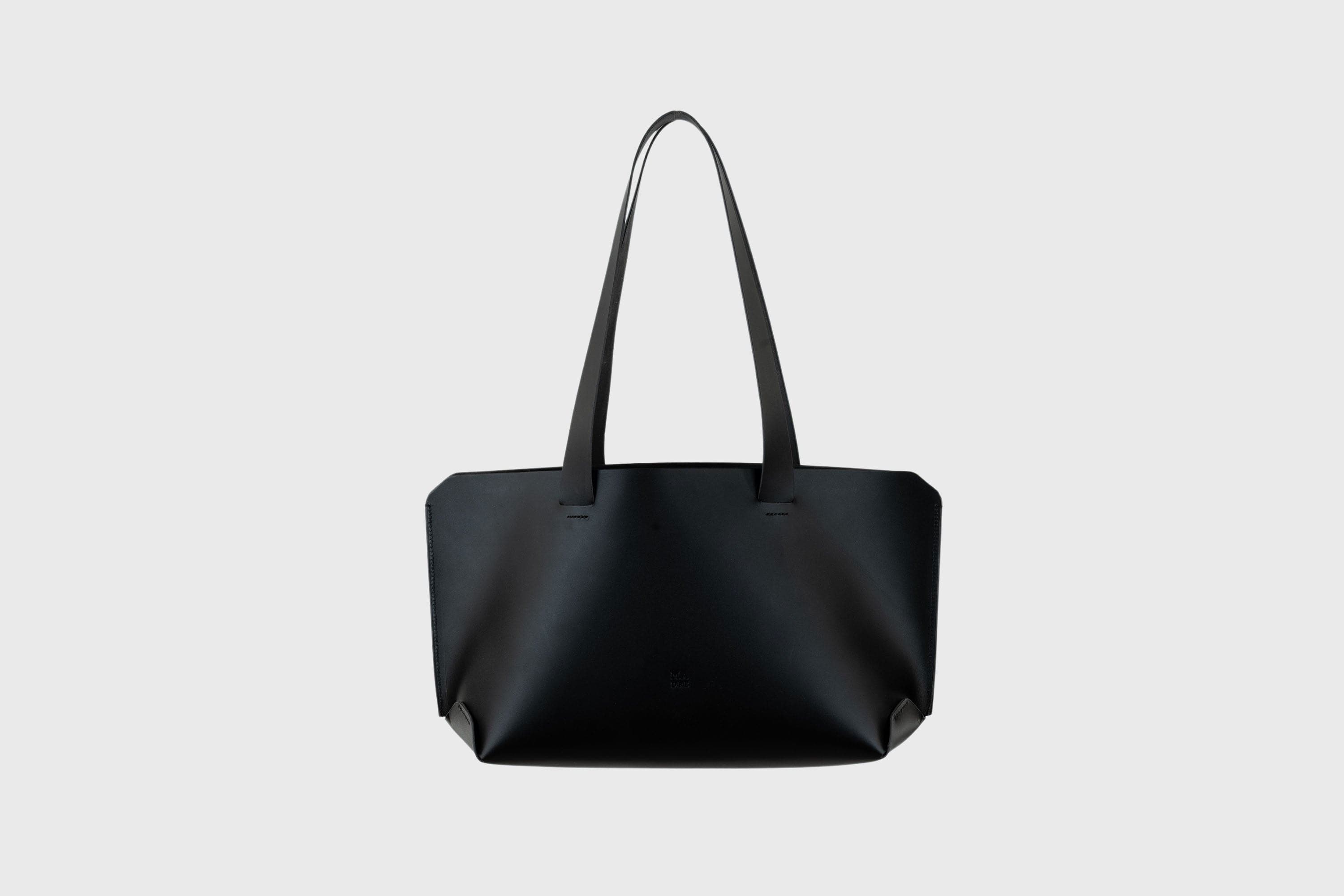 Tote Bag Black Color Vegetable Tanned Leather German Minimalistic Design By Manuel Dreesmann Atelier Madre Barcelona Spain