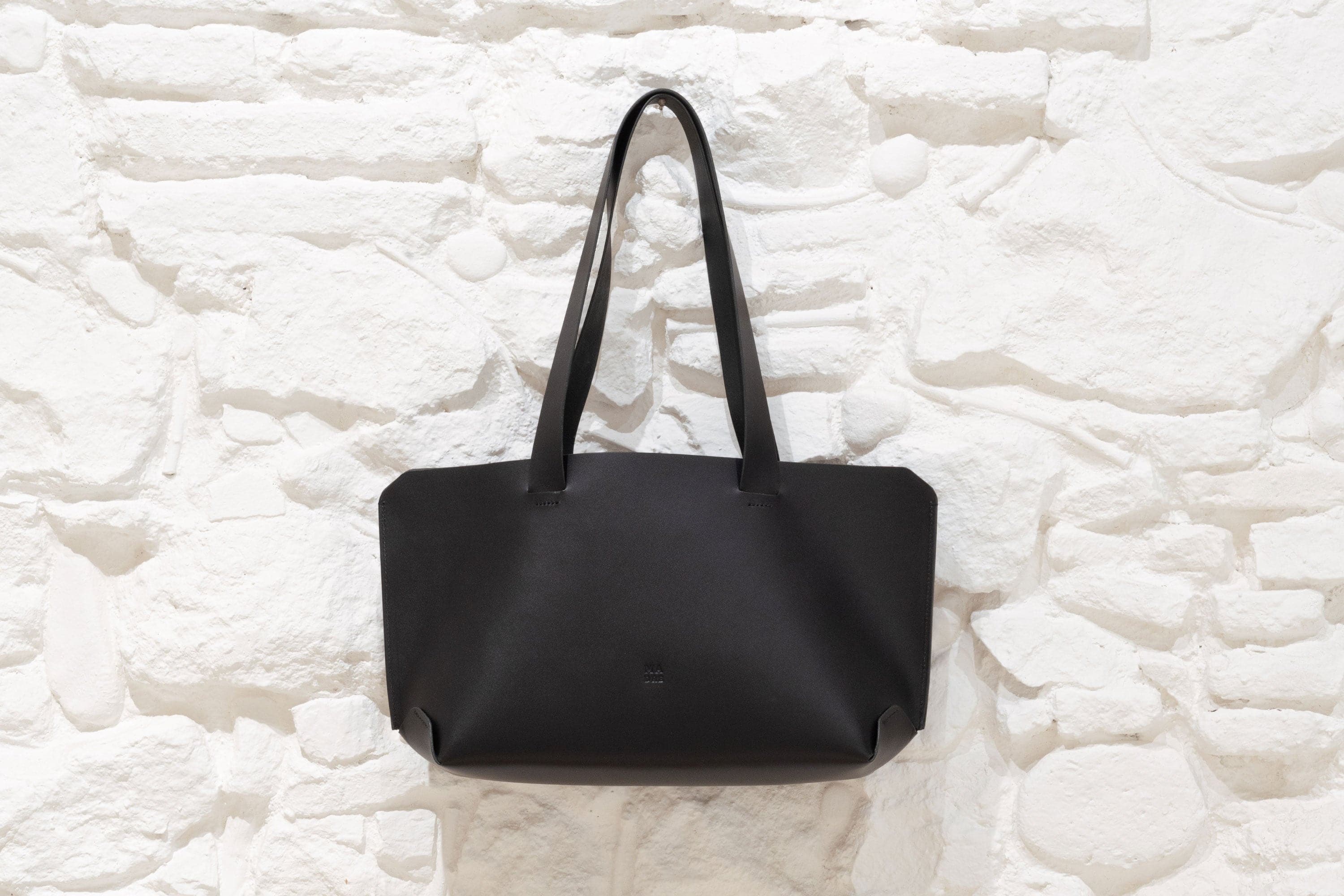 Tote Bag Black Color Vegtan Leather Novillo German Minimalism Design By Manuel Dreesmann Atelier Madre Barcelona Spain