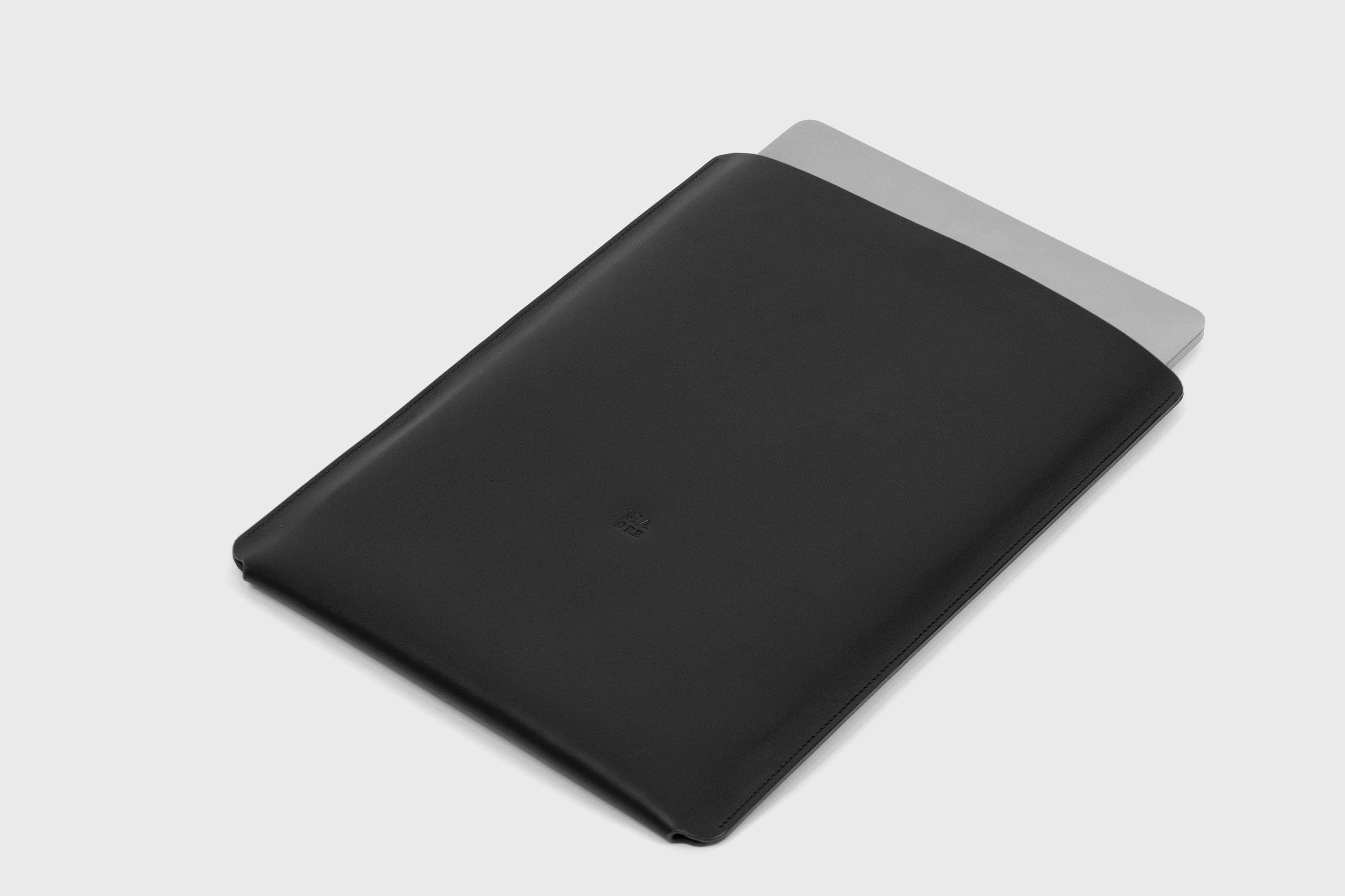 MacBook Pro 14 Inch Sleeve Leather Slip Case Bag Black 2021 Manuel Dreesmann Atelier Madre Barcelona