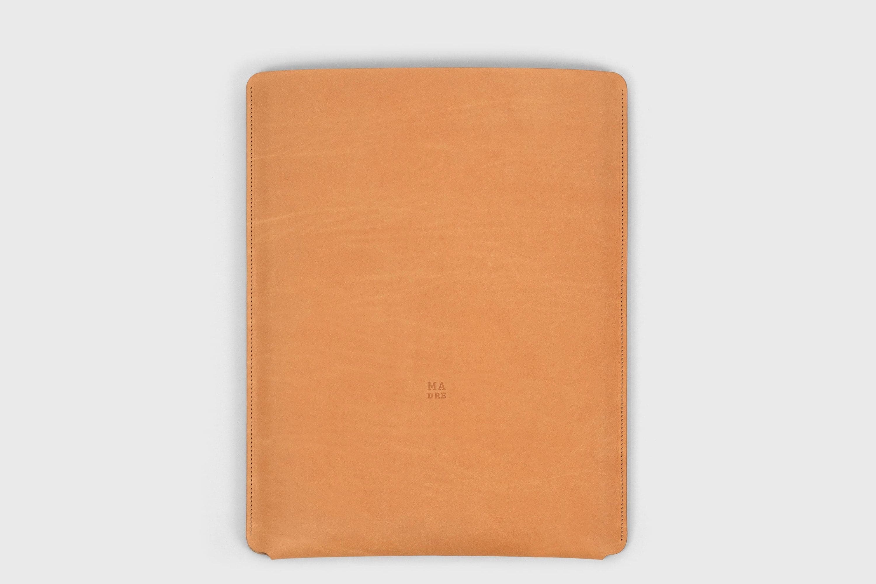 MacBook 14 Inch Sleeve Leather Slip Case Bag Brown 2021 Manuel Dreesmann Atelier Madre Barcelona