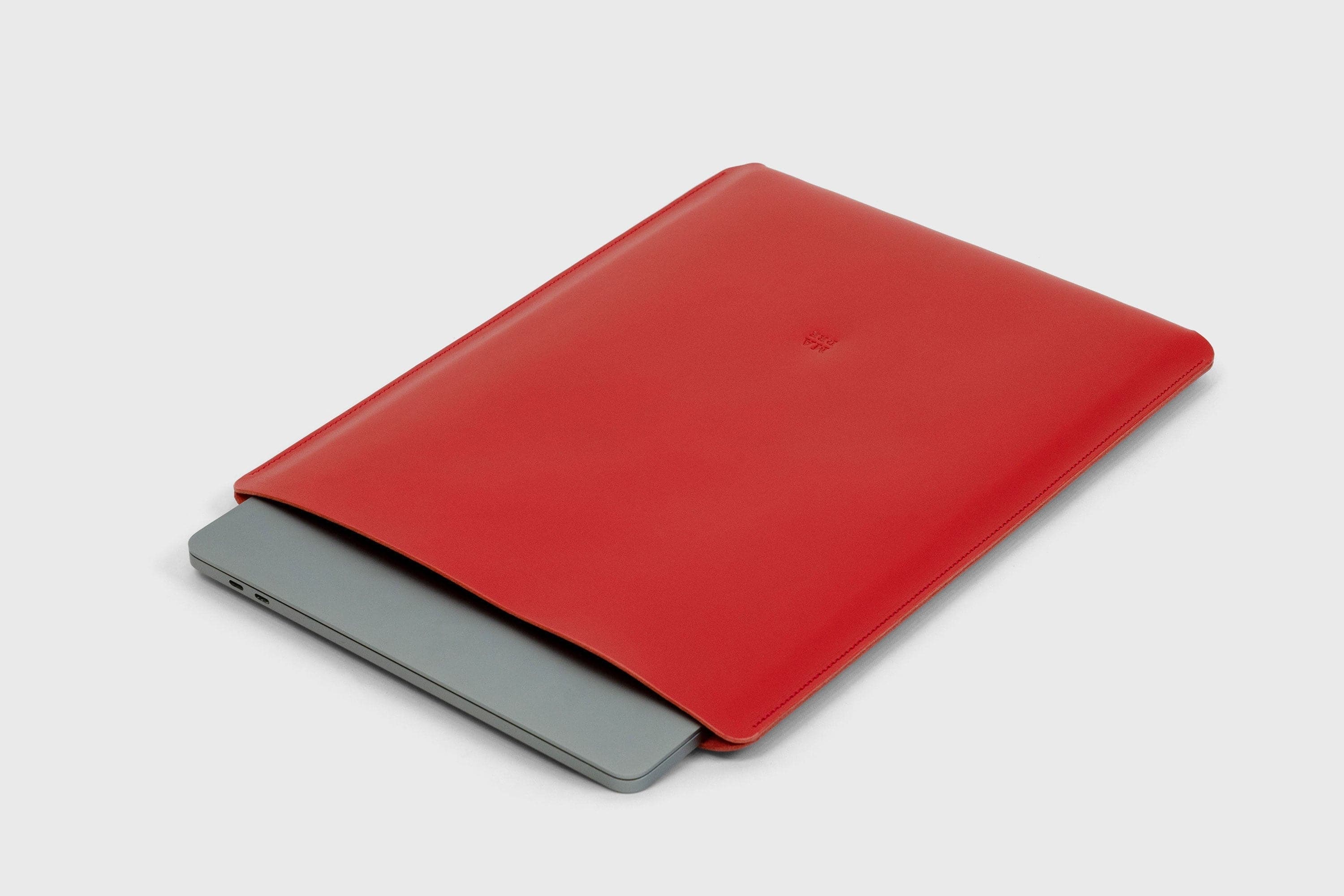 MacBook Pro 14 Inch Sleeve Leather Slip Case Bag Red 2021 Manuel Dreesmann Atelier Madre Barcelona