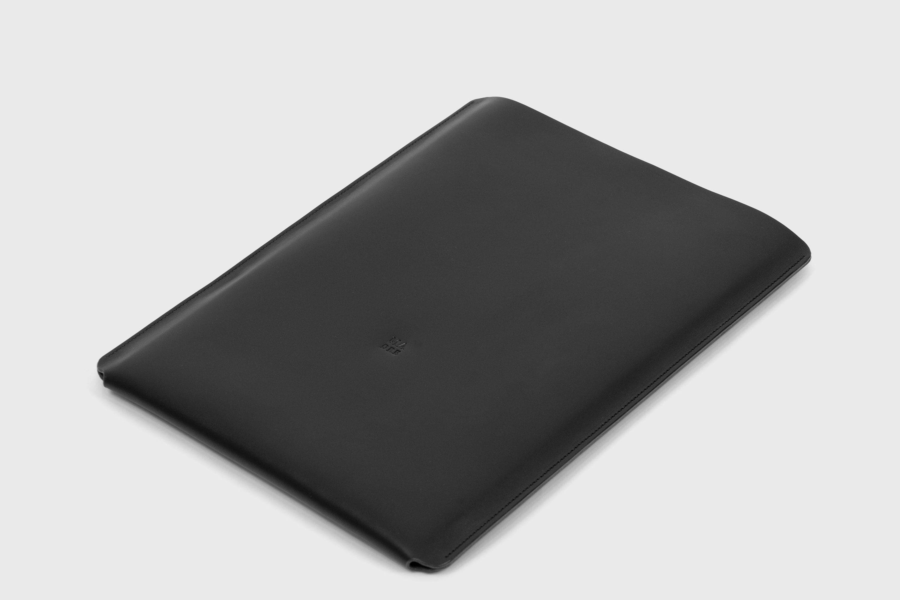 MacBook 14 Case Leather Slip Sleeve Case Bag Black 2021 Manuel Dreesmann Atelier Madre Barcelona