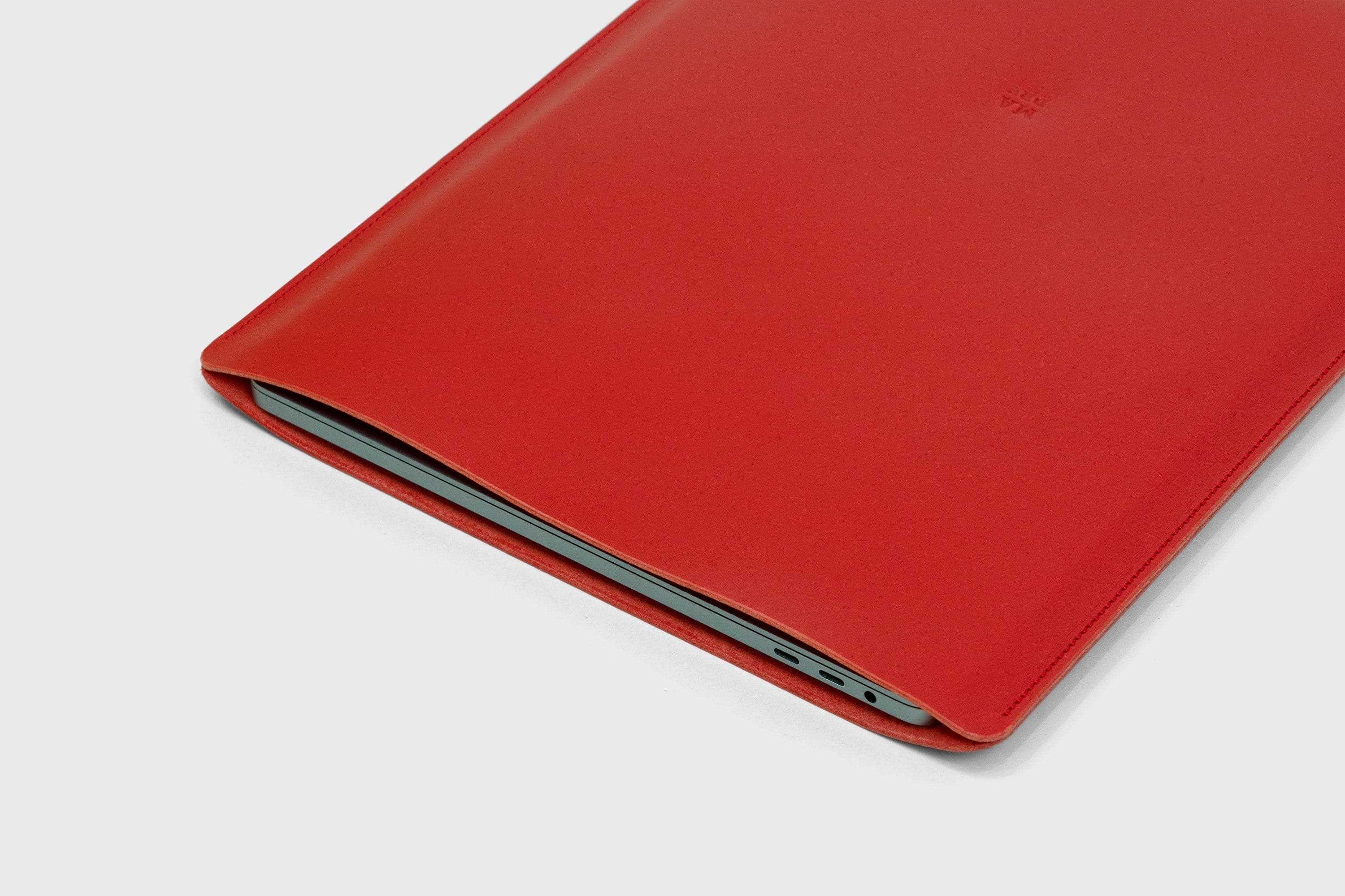 MacBook Pro 16 Inch Leather Slip Sleeve Case Bag 2021 Red Manuel Dreesmann Atelier Madre