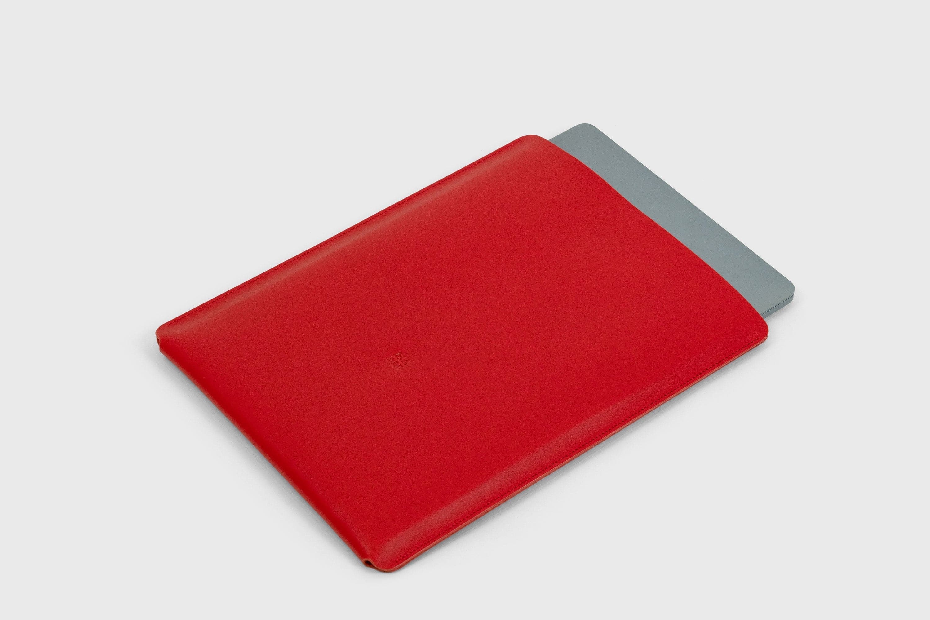 MacBook Pro 16 Inch Sleeve Leather Slip Sleeve Case Bag 2022 Red Detail Manuel Dreesmann Atelier Madre