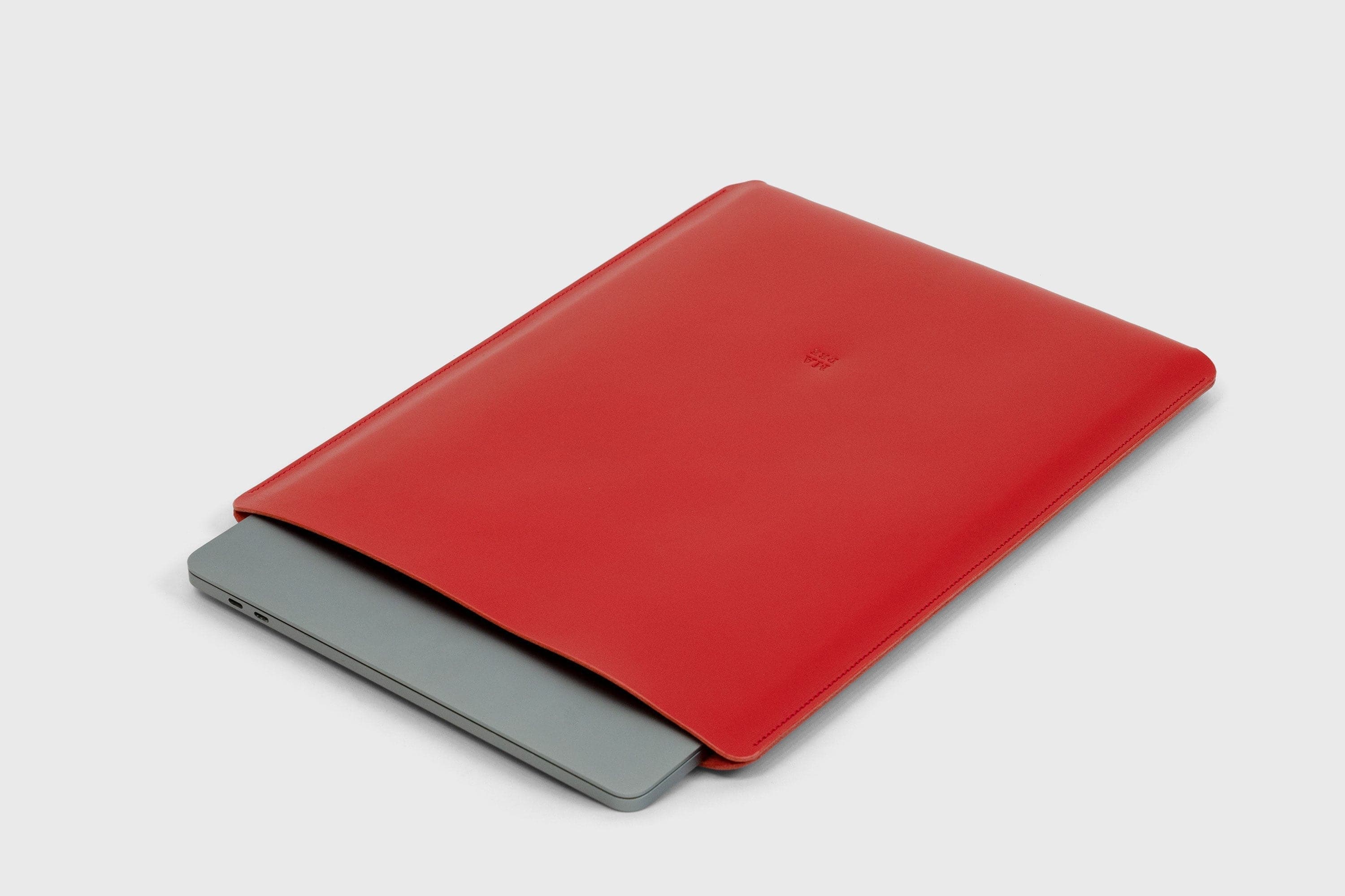 MacBook Pro 16 Inch Leather Slip Sleeve Case Bag 2022 Red Manuel Dreesmann Atelier Madre
