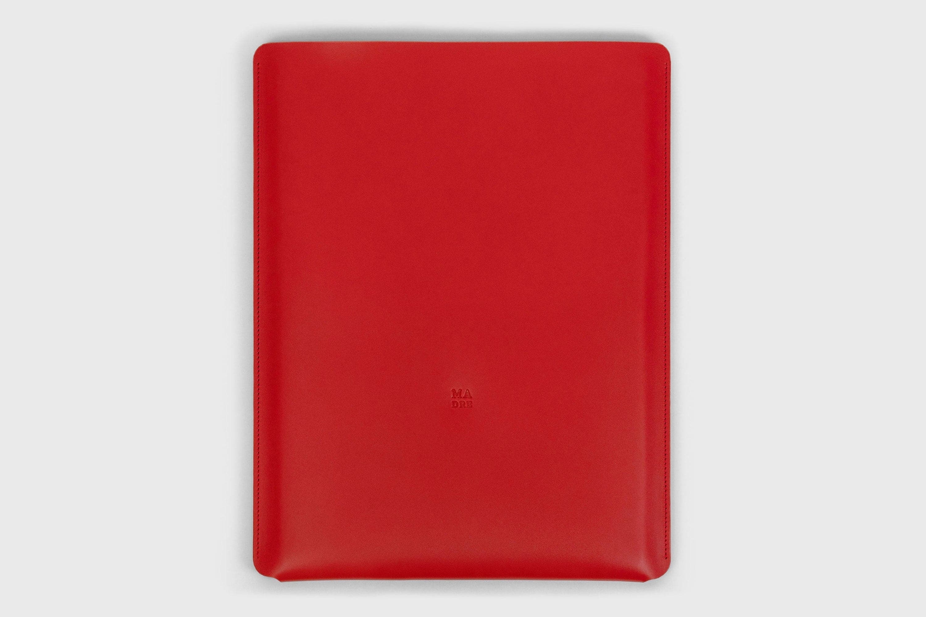 MacBook Pro And Air 13 Inch Leather Sleeve Red Color Minimalistic Vegetable Tanned Leather Design Manuel Dreesmann Atelier Madre Barcelona Spain