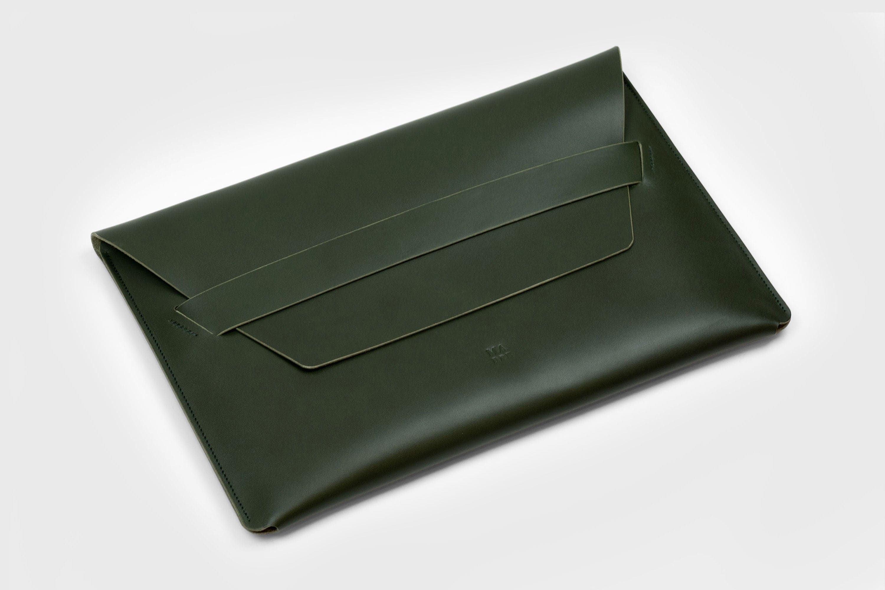 MacBook Pro 14 Inch Leather Sleeve Dark Olive Green Color Luxury Handmade and Designed By Manuel Dreesmann Atelier Madre Barcelona Spain