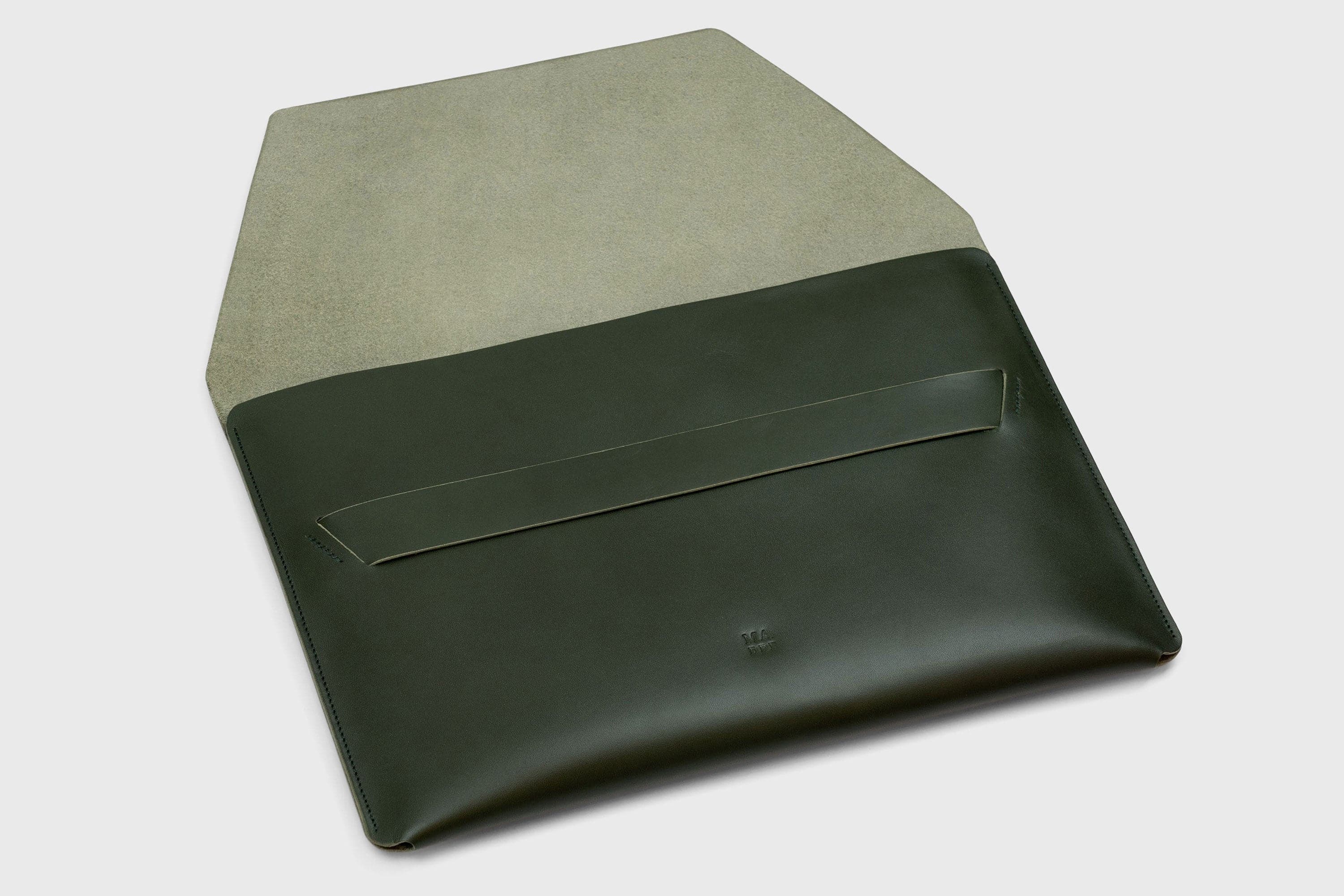 MacBook Pro 14 Inch Leather Sleeve Dark Olive Green Color Vachetta Handmade and Designed By Manuel Dreesmann Atelier Madre Barcelona Spain