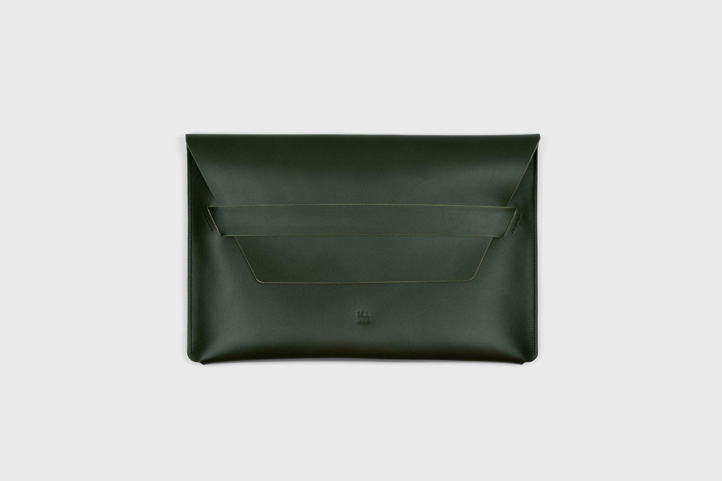 MacBook Sleeve 16 Inch Leather Dark Olive Green Vegetable Tanned Leather Exclusive Quality Design By Manuel Dreesmann Atelier Madre Barcelona Spain