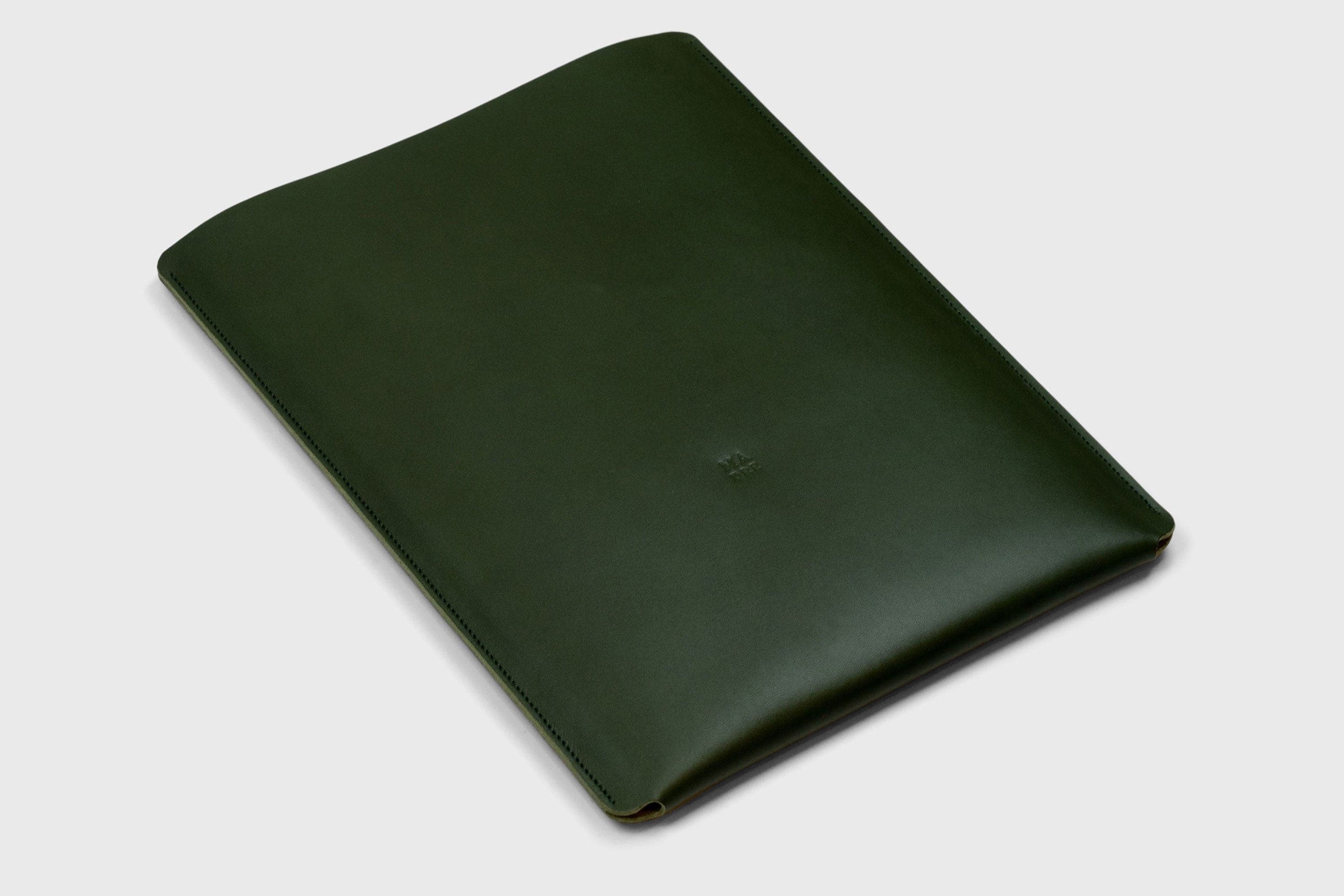 MacBook Pro And Air 13 Inch Leather Sleeve Dark Olive Green Color Minimal Design Vegetable Tanned Leather Design Manuel Dreesmann Atelier Madre Barcelona Spain