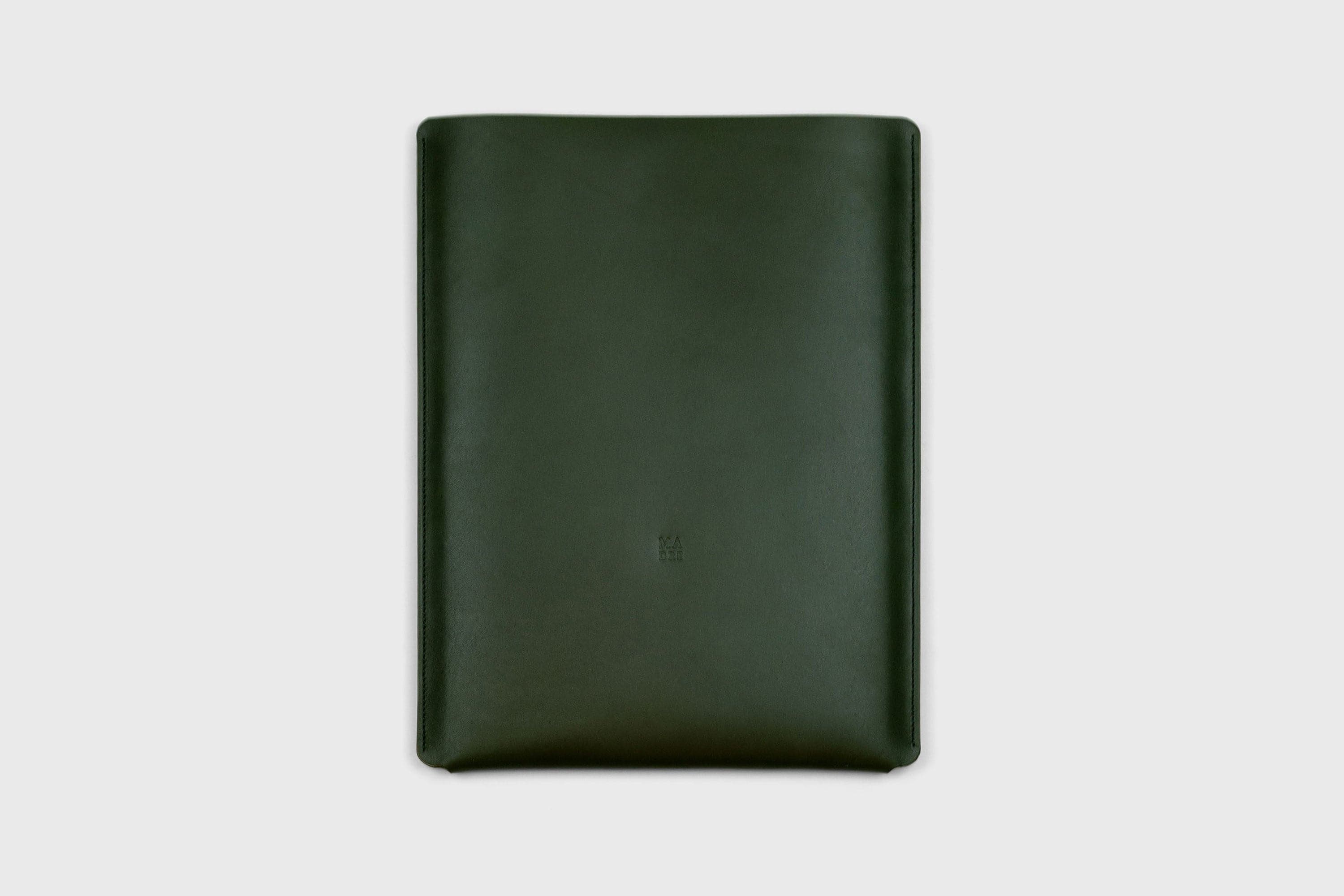 MacBook Pro And Air 13 Inch Leather Sleeve Dark Olive Green Color Minimalistic Vegetable Tanned Leather Design Manuel Dreesmann Atelier Madre Barcelona Spain