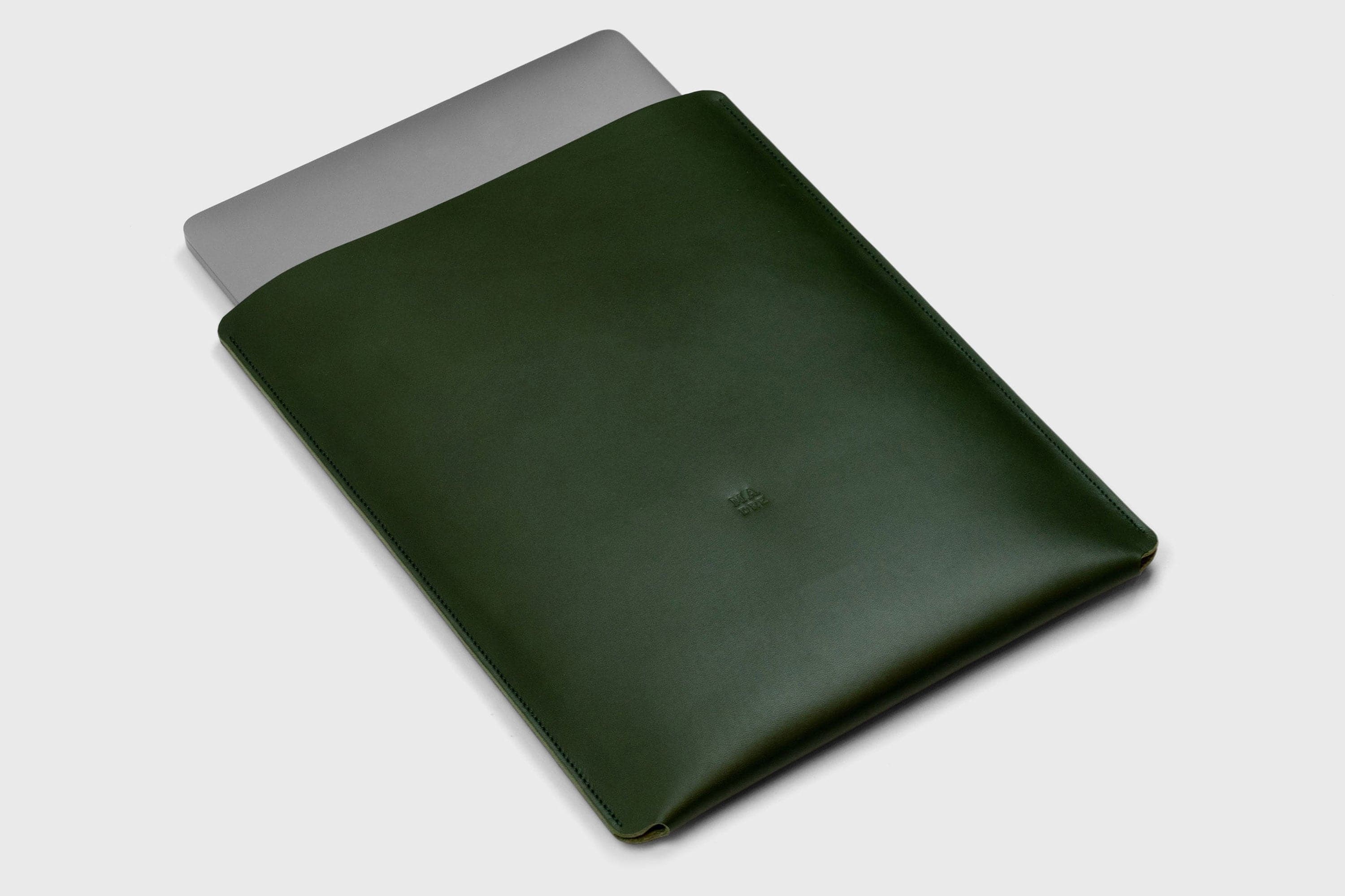 MacBook Pro And Air 13 Inch 2023 Leather Sleeve Dark Olive Green Color Minimal Design Vegetable Tanned Leather Design Manuel Dreesmann Atelier Madre Barcelona Spain