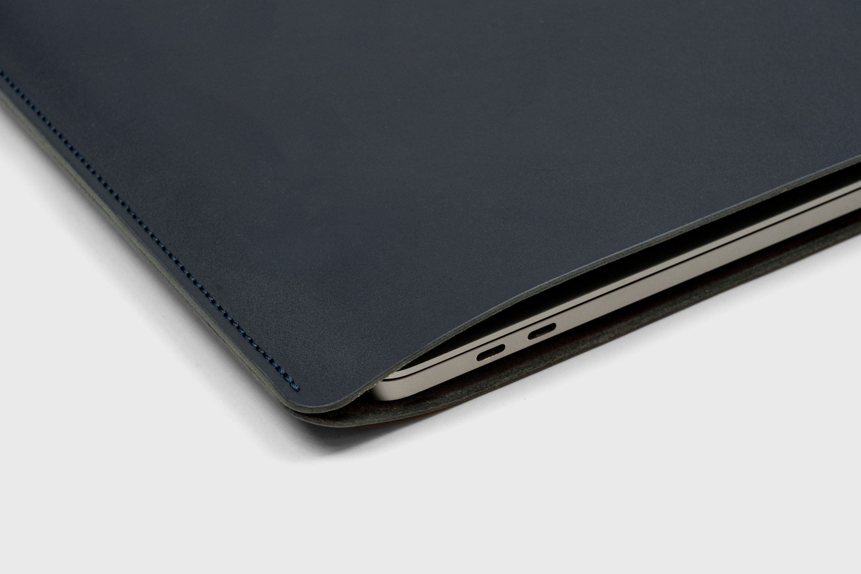 MacBook Sleeve 16 Inch Leather Modern Marine Blue Dark Vegetable Tanned Leather Minimalistic Design By Manuel Dreesmann Atelier Madre Barcelona Spain