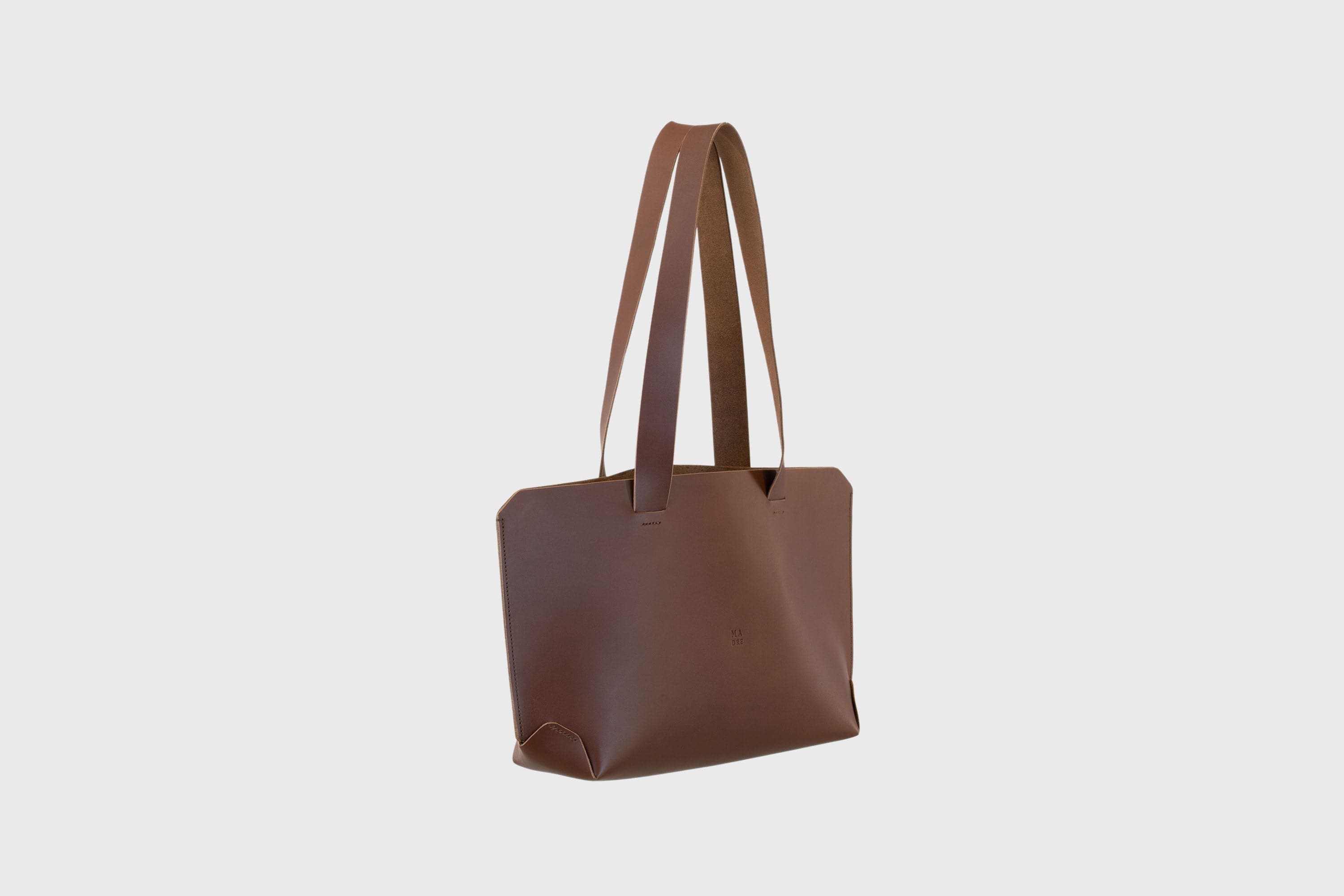 Tote Bag Chocolate Brown Vegetable Tanned Leather Diagonal View Minimalistic German Design By Manuel Dreesmann Atelier Madre Barcelona Spain