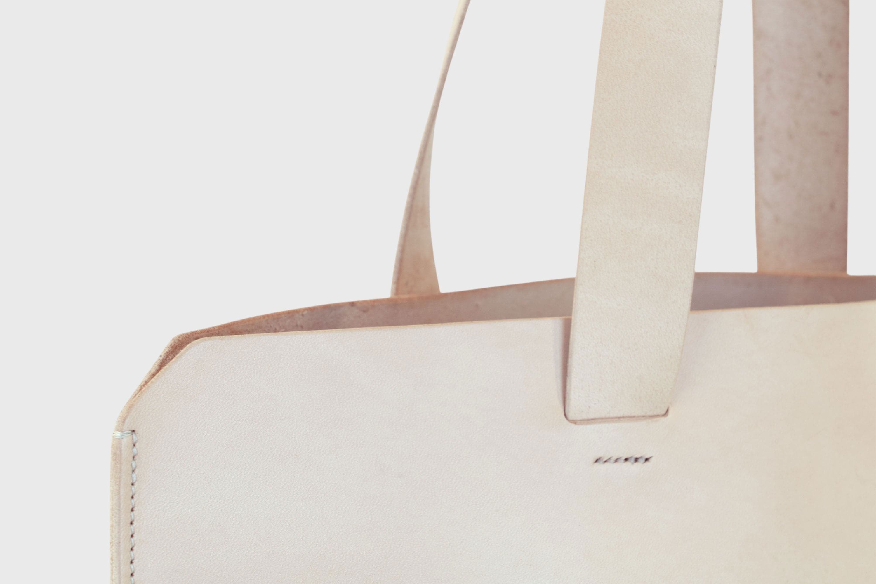 Stitching Detail of Tote Bag Vegetable Tanned Leather Nude Minimal Design By Manuel Dreesmann Atelier Madre Barcelona Spain