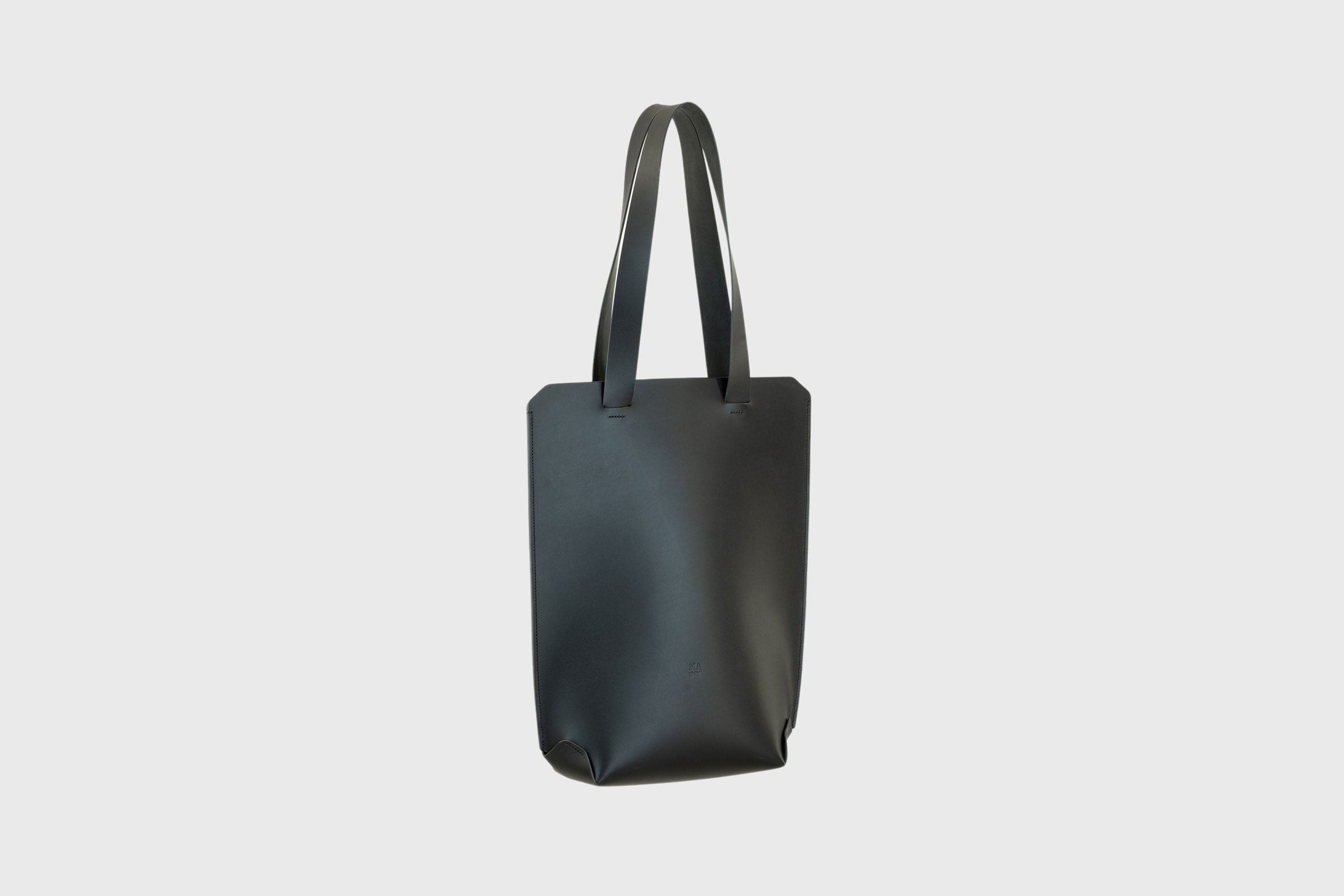 Tote Bag Long Version Black Vachetta Leather Vegetable Tanned Minimalistic Modern Design By Manuel Dreesmann Atelier Madre Barcelona Spain